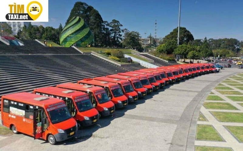 Xe bus Phương Trang tại sân bay Đà Lạt